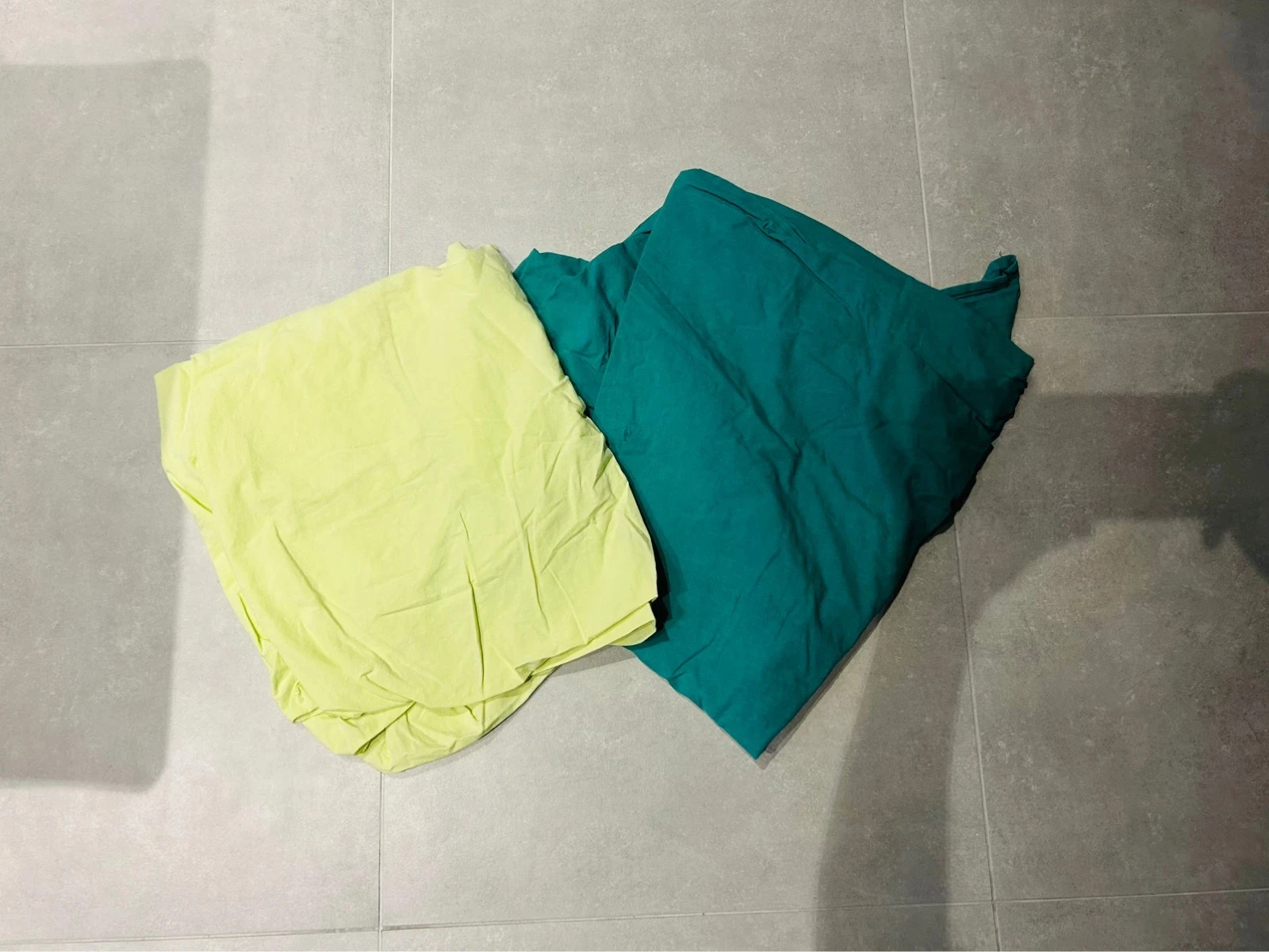 Lot de 2 draps housses vert foncée et claire